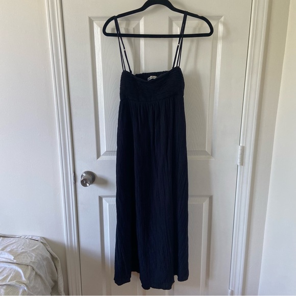 Abercrombie & Fitch Crinkle Textured Maxi Dress in Black - Picture 2 of 6